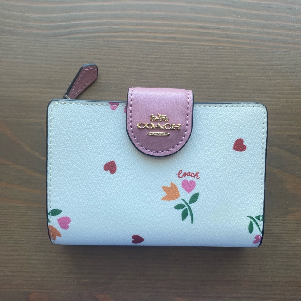 Coach Medium Corner Zip Wallet With Heart Petal Print